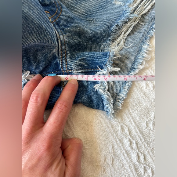 Levi’s 501 Original Fit High-Rise Women’s Jean Shorts in Blue, size 25, NWT! - Picture 13 of 13